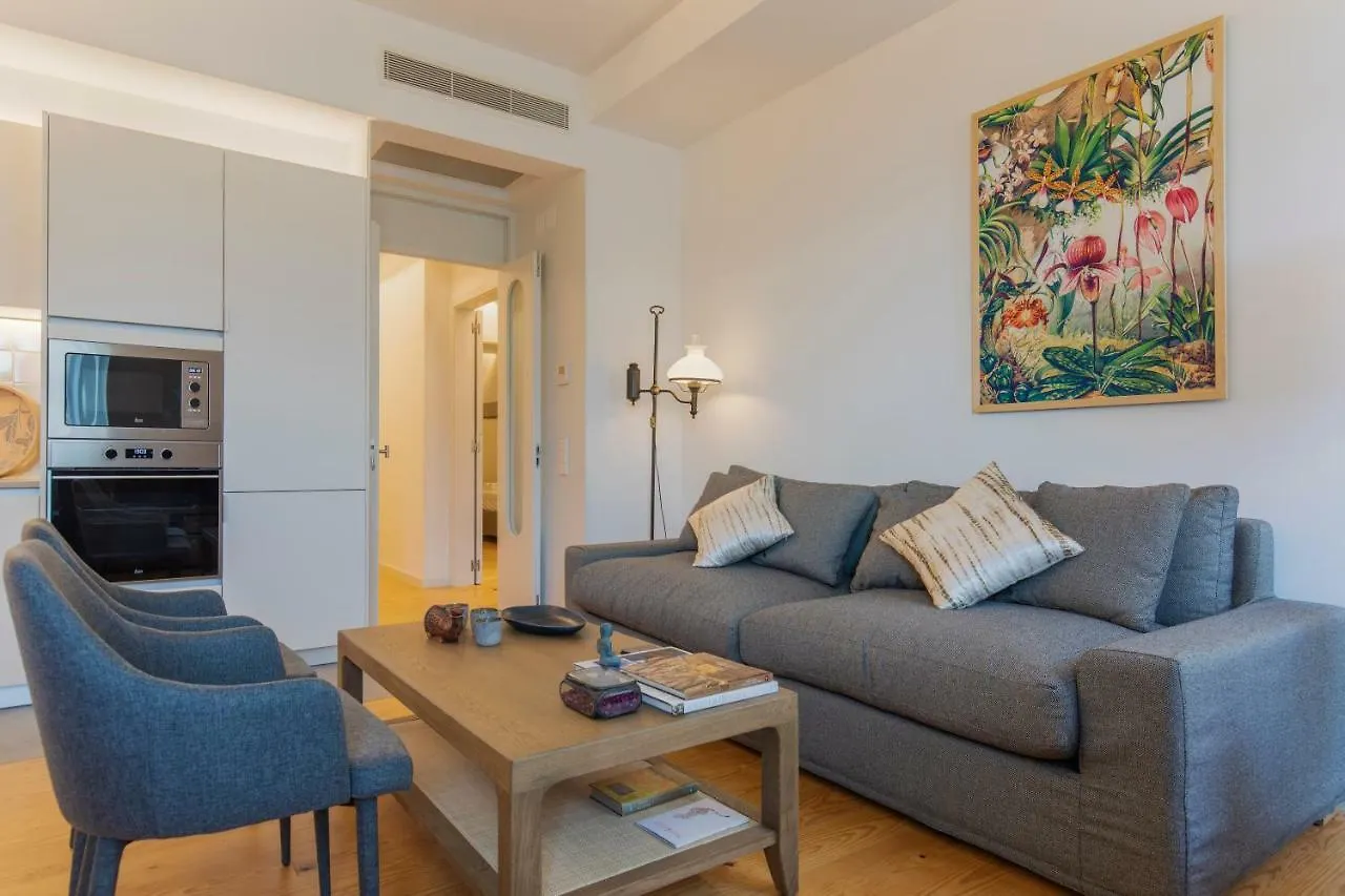 Trendy & Classic 2Bedroom Apartment Lisbon Portugal