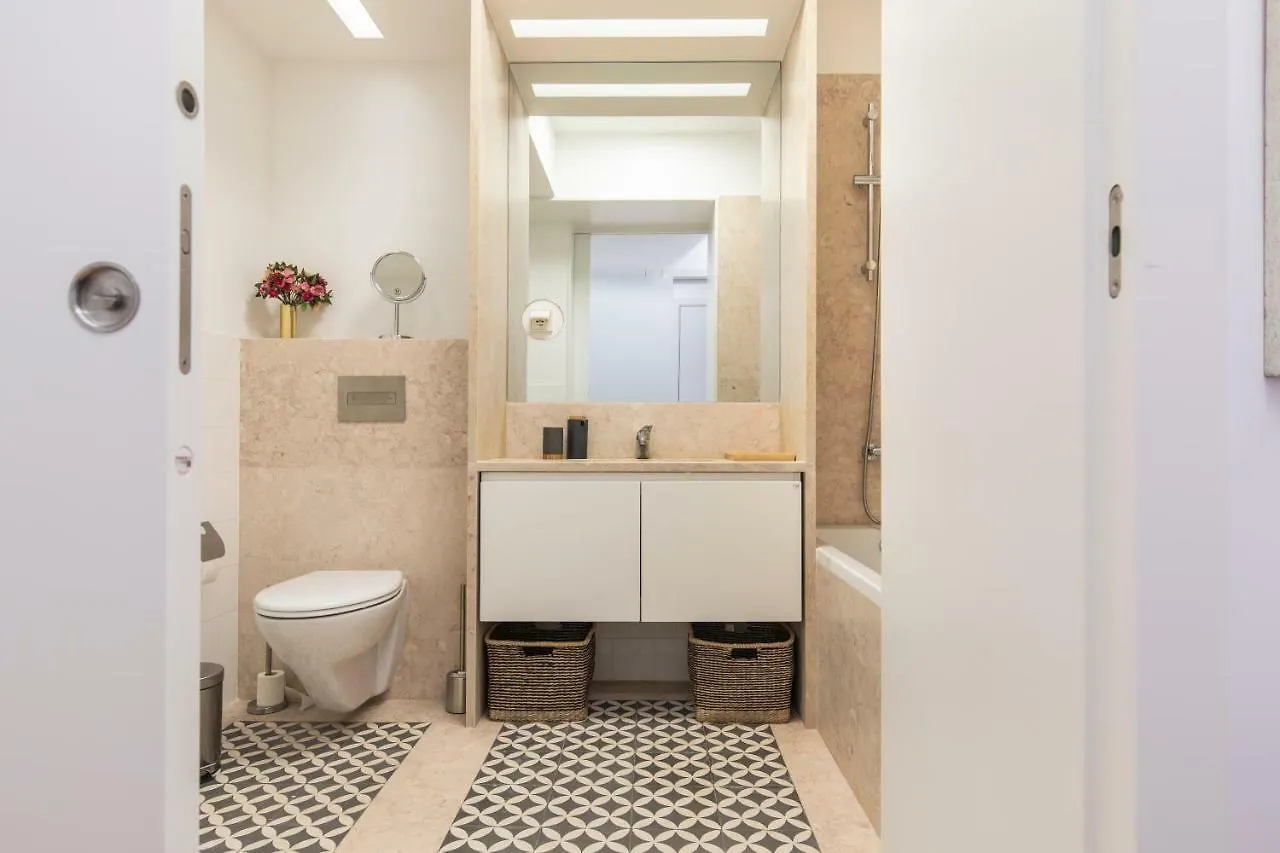 Trendy & Classic 2Bedroom Apartment Lisbon Portugal