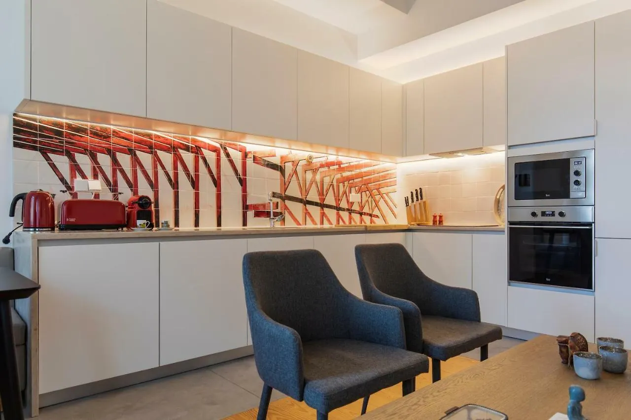 Trendy & Classic 2Bedroom Apartment Lisbon Portugal
